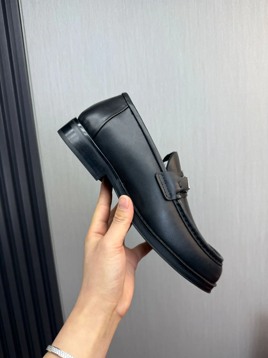 Men's shoes 💰880💰 Ferragamo. [Ferragamo] men's thick-soled loafers, the latest hot style, 1:1 original purchase quality, top quality, imported open-edge beaded cowhide leather on the upper, hand-made three-dimensional stitching highlights the round toe design, the inner foot pads are all imported cowhide, with original lightweight foam outsole, matching code 39-44, (38, 45 custom-made, non-refundable)